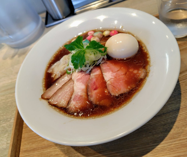 「特製宍道湖しじみ赤だし中華蕎麦 1800円」@宍道湖しじみ中華蕎麦 琥珀 東京本店の写真