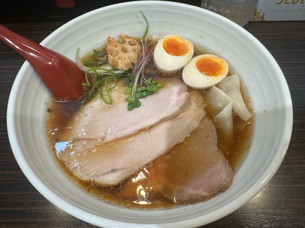 「贅沢黒糸中華そば(大盛)」@中華そば 糸の写真