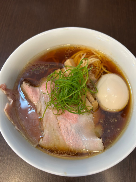 「醤油らーめん＋味玉＝1000円＋150円=1150」@とものもとの写真