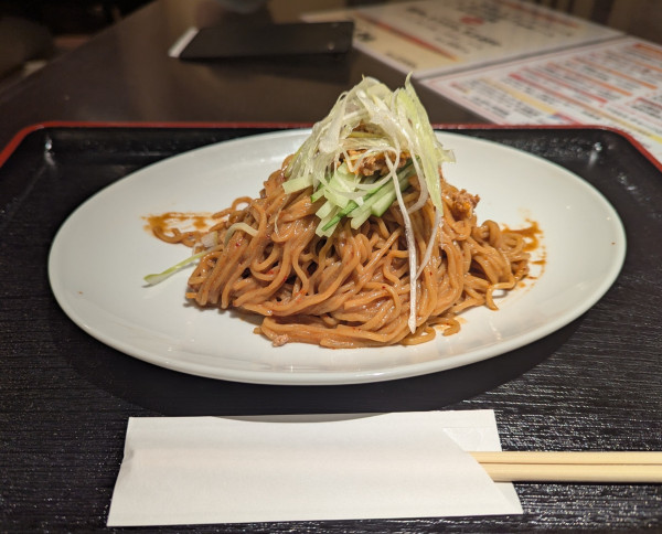 「汁無し担々麺」@絶品小籠包 満月廬 新宿パークタワー店の写真