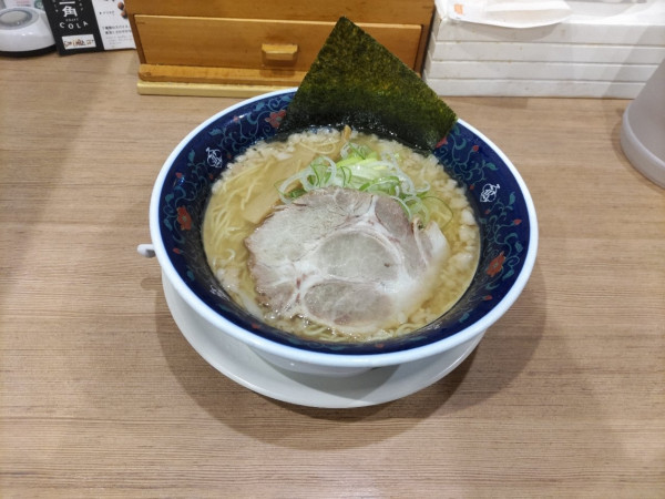 「こってり背脂豚骨ラーメン」@凌駕 IDÉAの写真