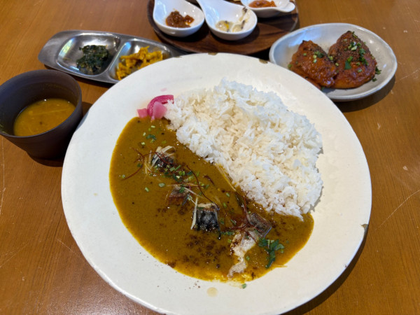 「竹(天竺の昼セット)1400円(スペシャルカレー)+300円」@天竺食堂の写真