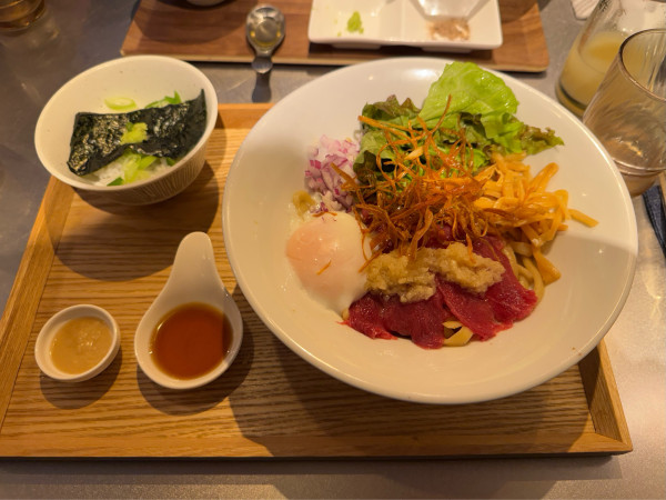 「馬刺しまぜそば」@麺や くろえもんの写真