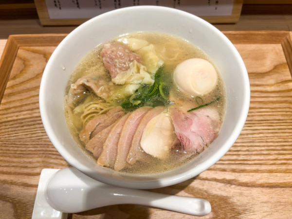 「鴨と貝の中華そば(塩) +鴨チャーシュートッピング」@鴨出汁中華そば かわなの写真