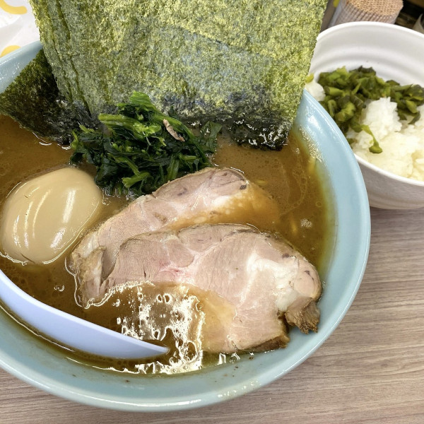 「白山ラーメン 並 900円」@横浜ラーメン 武蔵家 白山店の写真