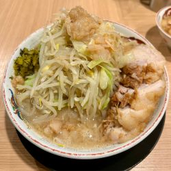 小豚 肉アブラ 生卵 1250+150+50円