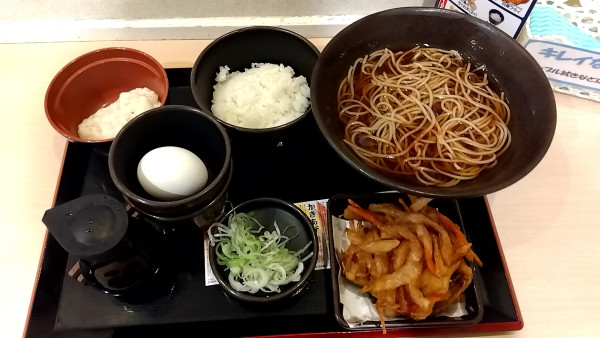 「かけ（月見芋ミニ丼セット）（７５０円）＋かき揚げ（クーポン）」@ゆで太郎 三田3丁目店の写真