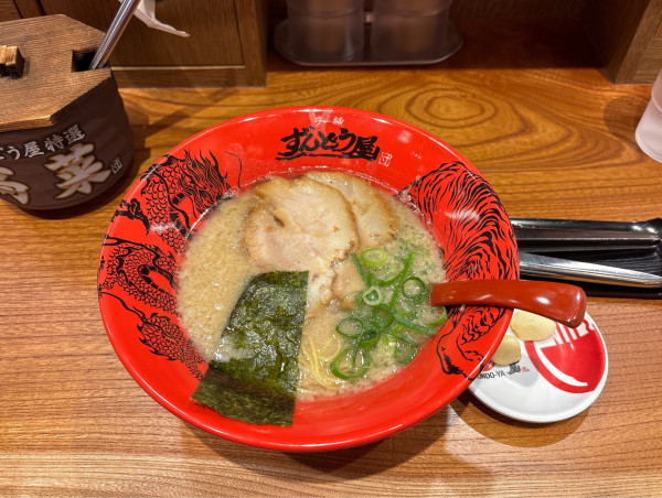 「元味らーめん(まみれ.細麺.カタ)＋ニンニク生搾り」@ラー麺 ずんどう屋 羽田空港第1ターミナル店の写真