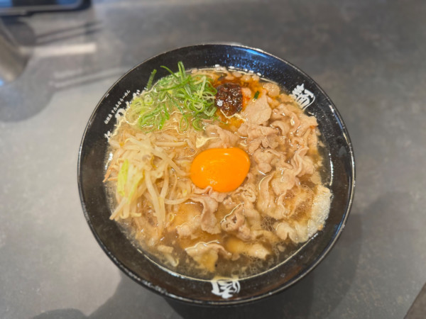 「秘伝のニンニク醤油肉そば オープン特価664円’税込730円」@伝説の肉そば屋 御茶ノ水店の写真