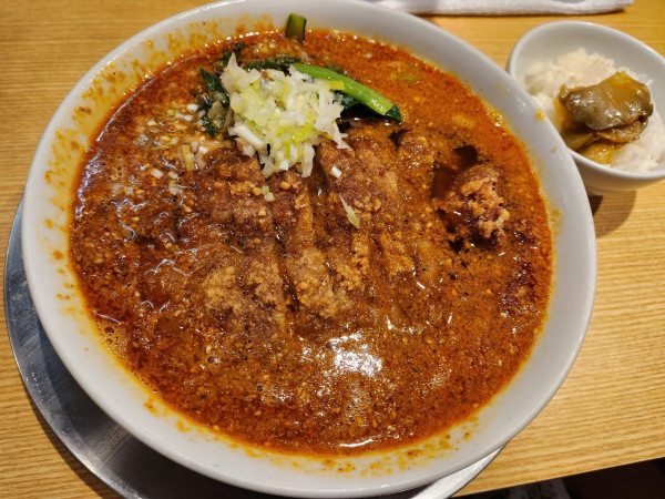 「排骨担々麺　ライスサービス」@排骨担々 五ノ井の写真