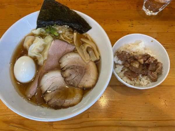 「特製淡麗煮干しそば+ミニチャーシュー丼(1070+240)」@麺笑 コムギの夢の写真