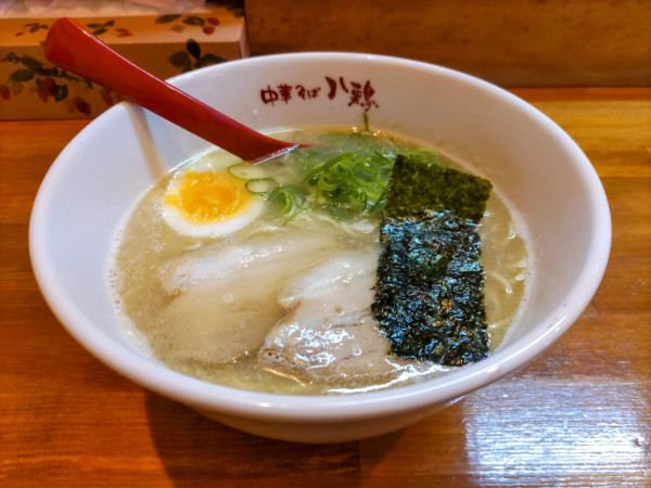 「ラーメン（とりとんこつ）750円」@中華そば 八鶏の写真