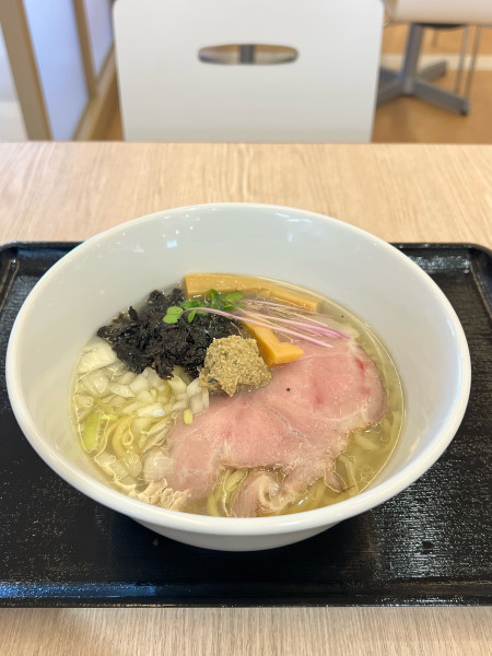 「牡蠣と昆布の塩らー麺」@牡蠣と昆布のらー麺専門店 MANNISHの写真