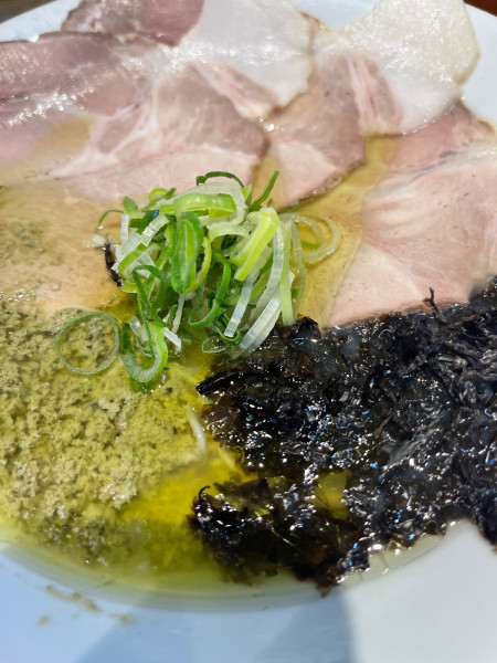 「牡蠣塩ラーメン　肉増し」@むかん 池袋の写真