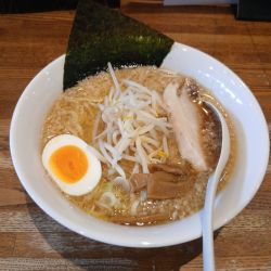 醬油らーめん・太麺こってり 830円