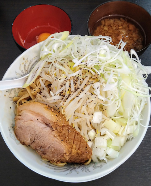 「汁なし＋長ネギ､生卵」@ラーメンたかしの写真