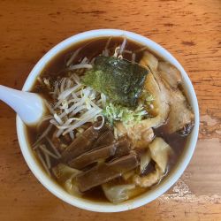 ワンタンメン 800円