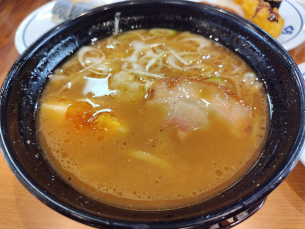 「濃厚味噌ラーメン　※ネギあり　＋おろしにんにく」@無添 くら寿司 松本平田店の写真