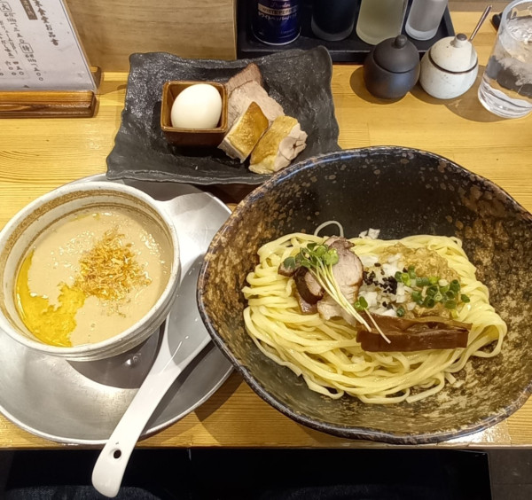 「つけ麺中盛+BOSS盛トッピング」@小山竹末食堂の写真