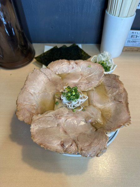 「超煮干しらーめん肉増し海苔ネギ大盛」@煮干しらぁめん 猫トラ亭の写真