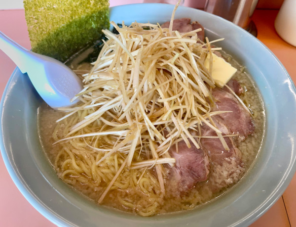 「塩 ネギチャーシュー麺  中盛 TPネギダブル」@ラーメンショップ 味源 朝霞店の写真