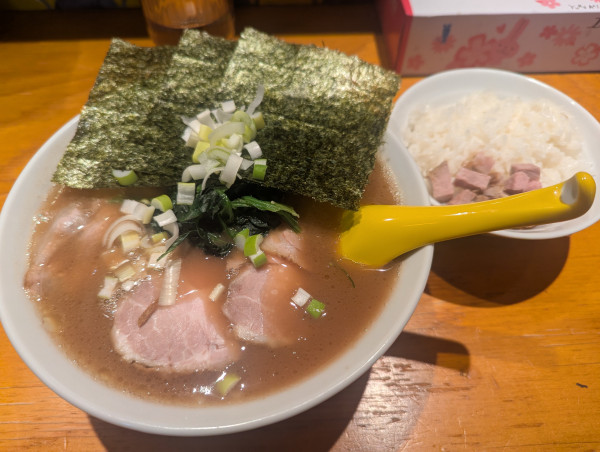 「ラーメン、ライス」@ハウスラーメン ヌードルズの写真