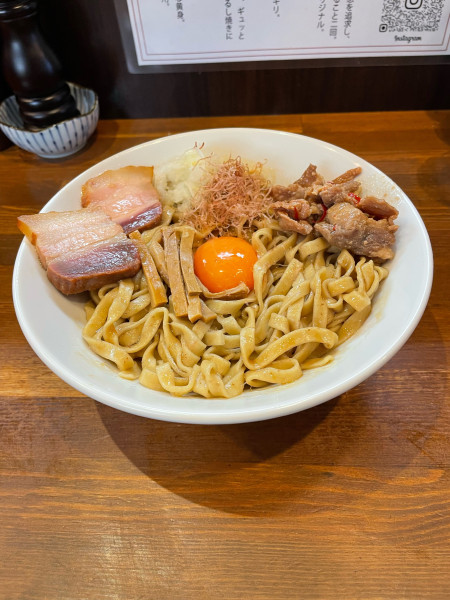 「特製ワシワシ肉油そば(平打ち麺)　1200円」@自家製麺 ラカンの写真