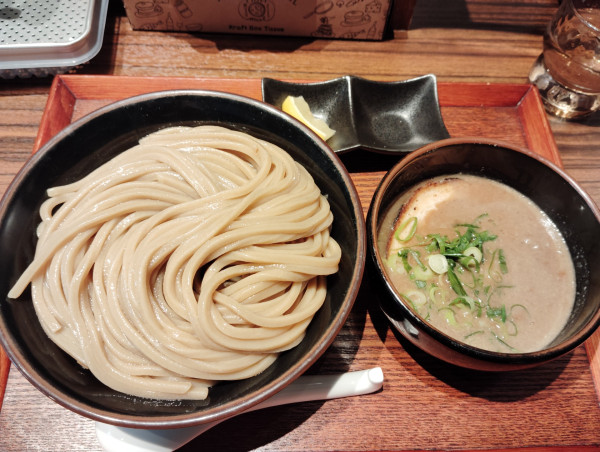「つけ蕎麦　　　1000円」@中華そば ひら井 たまプラーザ店の写真