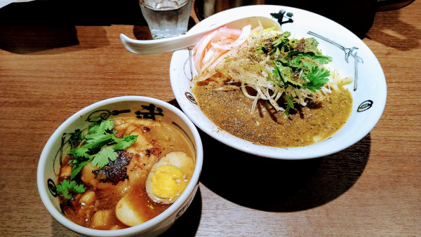 「【限定】カレシビ和え魯肉つけ麺」@麺屋武蔵 武仁の写真