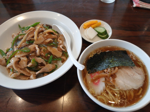 「得ランチ・半ラーメンと肉中華丼 1050円」@再光軒 西新井店の写真