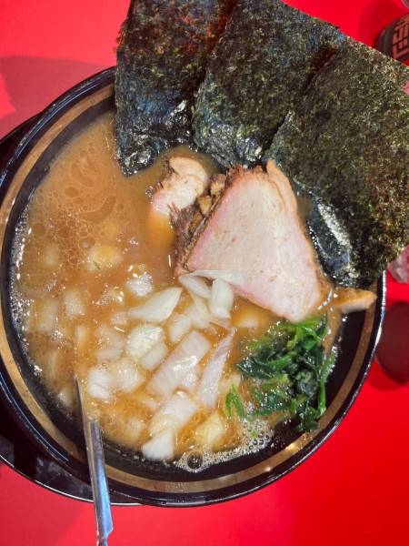 「ラーメン900円＋選択キワタネモ100円(たまねぎ)」@王道家味の継承店 カズ家の写真