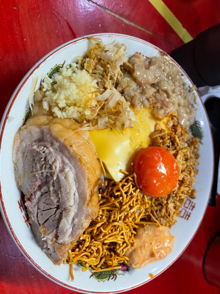 「ハイマウントまぜそば」@鷹の目 川口店の写真