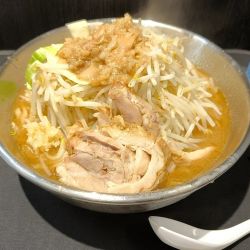 ラーメン大（豚2枚）ヤサイ　ニンニク少し　アブラ