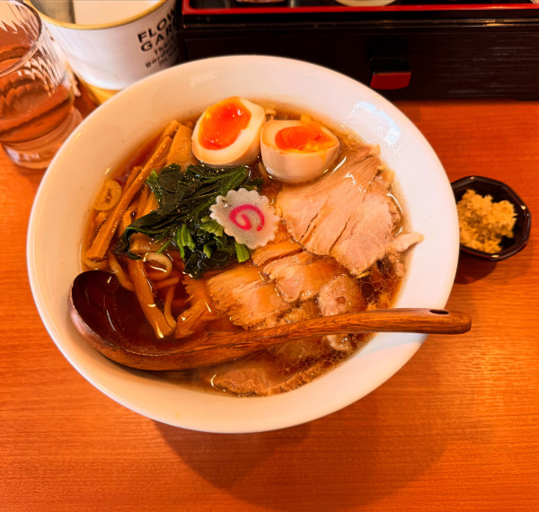 「特製生姜醤油＋自家製食べる生姜」@生姜醤油ラーメンふたごの写真