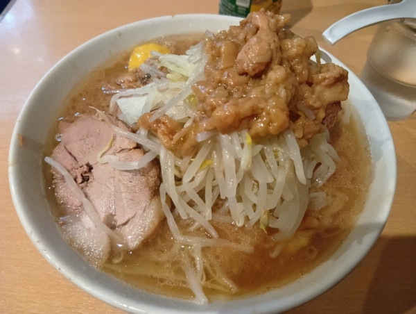 「ラーメン+季節の柑橘　ヤサイ+アブラ」@ピコピコポンの写真