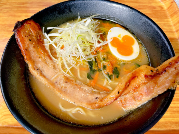 「ブラックペッパーポーク麺（1300円）」@China Voyagerの写真