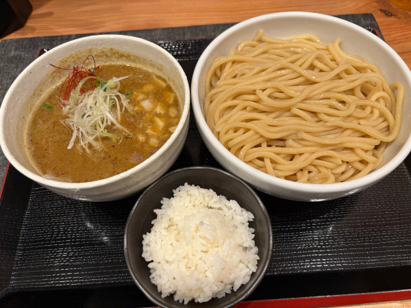 「濃厚カレーつけそば1100円、ダイブめし60円」@つけそば 九六 谷和原IC店の写真