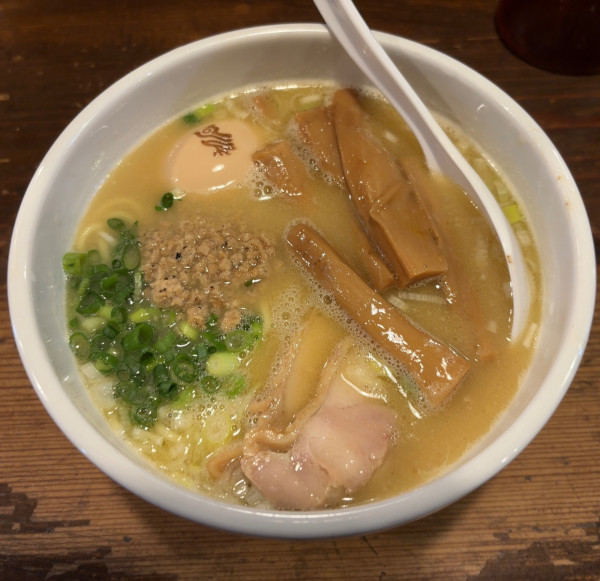 「白鶏ラーメン」@鶏の穴の写真