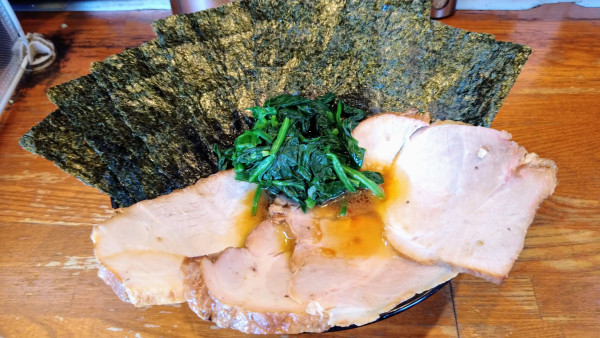 「チャーシューメン(麺硬め･味濃いめ)+海苔」@末廣家の写真
