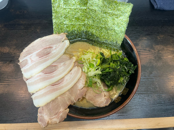 「中盛チャーシューメン　1,200円　中盛ライス　200円」@雷家の写真