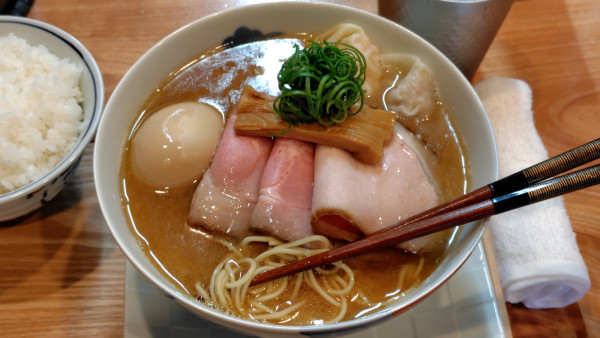 「特上中華そば·白飯」@創作麺ひとすじの写真