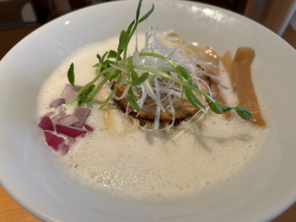 「濃厚鶏出汁そば「塩」950円」@鶏’s麺処  諭吉の写真