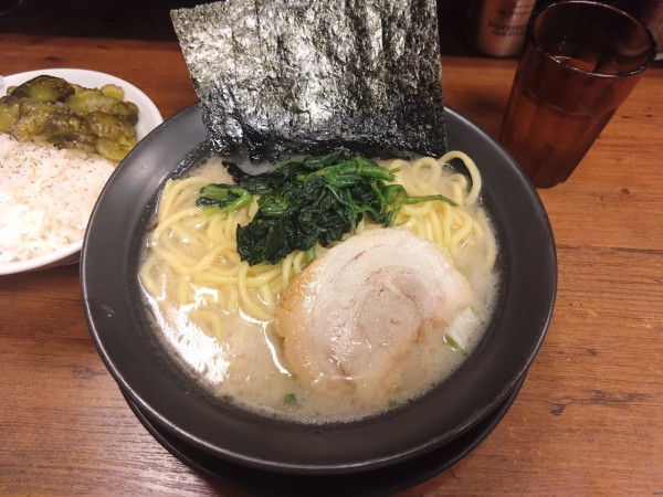 「塩豚骨ラーメン」@横浜家系ラーメン 巣鴨家の写真