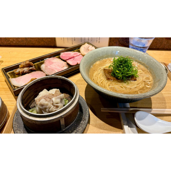 「らぁめん並 ¥2000 特選 ¥1500 替玉100g ¥200」@中華蕎麦 とみ田の写真