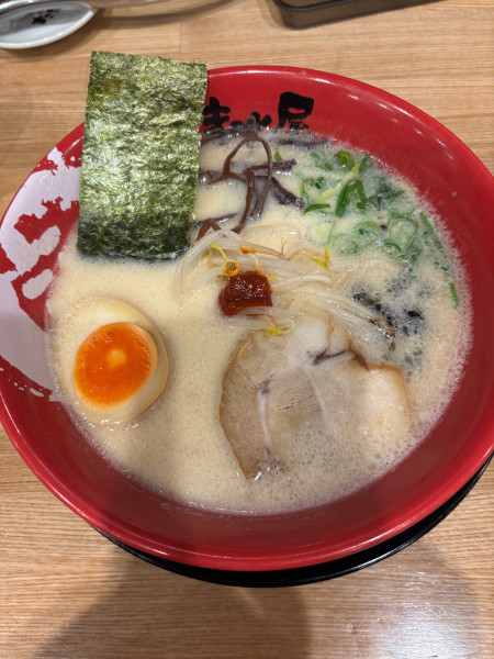 「煮卵牛白湯ラーメン」@ラーメンまこと屋 新所沢店の写真