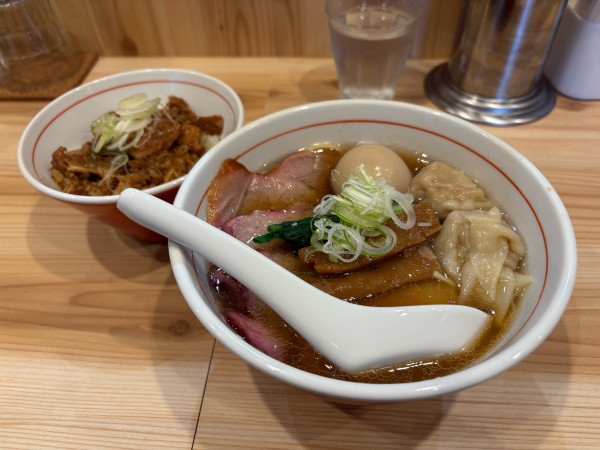 「特製中華そば トロ肉ごはん」@TOKYO RAMEN かいかの写真