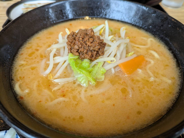 「豚骨味噌ラーメン(950円)」@オリオン餃子 簗瀬工場直営店の写真