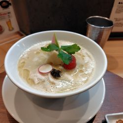 鶏白湯Sobaトリュフ仕立て　塩　¥1680