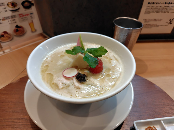 「鶏白湯Sobaトリュフ仕立て　塩　¥1680」@銀座 篝 鎌倉店の写真