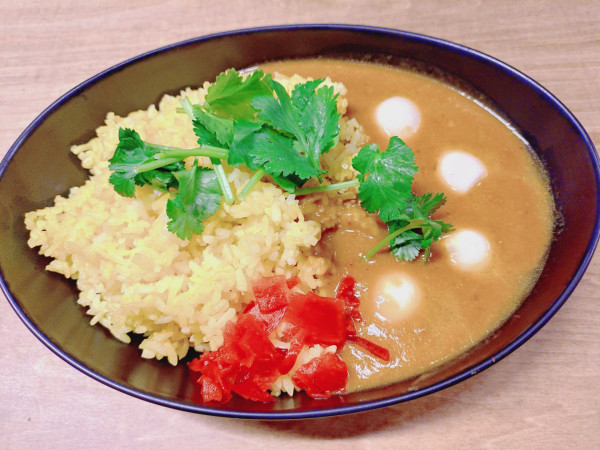「（日替わり）うずらの卵 カレー　９５０円　※」@カリガリカレー かき焼き はじめ 西新宿店の写真